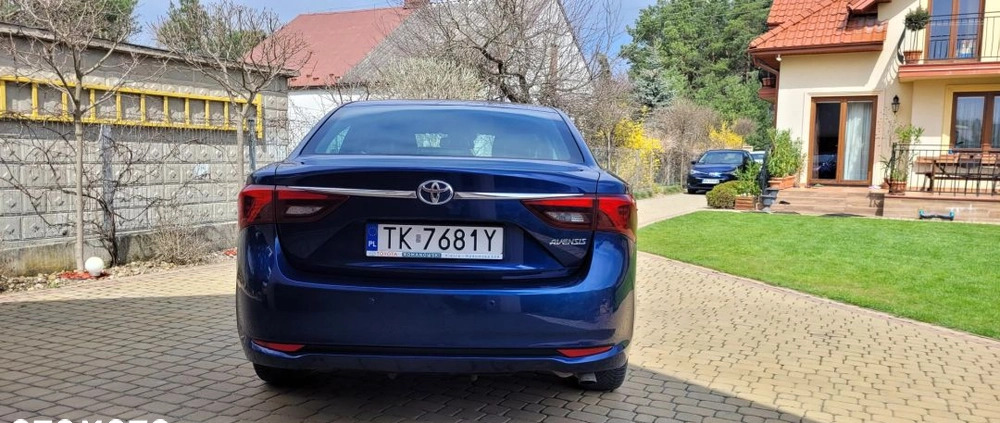 Toyota Avensis cena 52500 przebieg: 158600, rok produkcji 2017 z Kielce małe 106